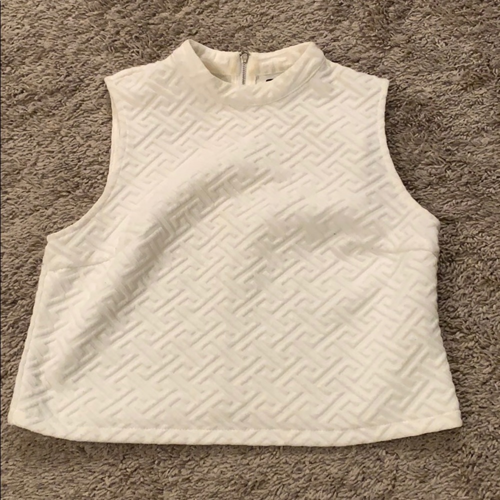 Sleeveless crop